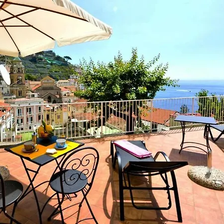 Un Nido Con Vista In Centro Ad Amalfi